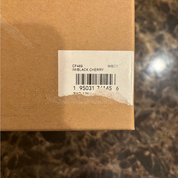 ❌SOLD❌ Coach Mini Wallet on a Chain Gift Set - Picture 2 of 4